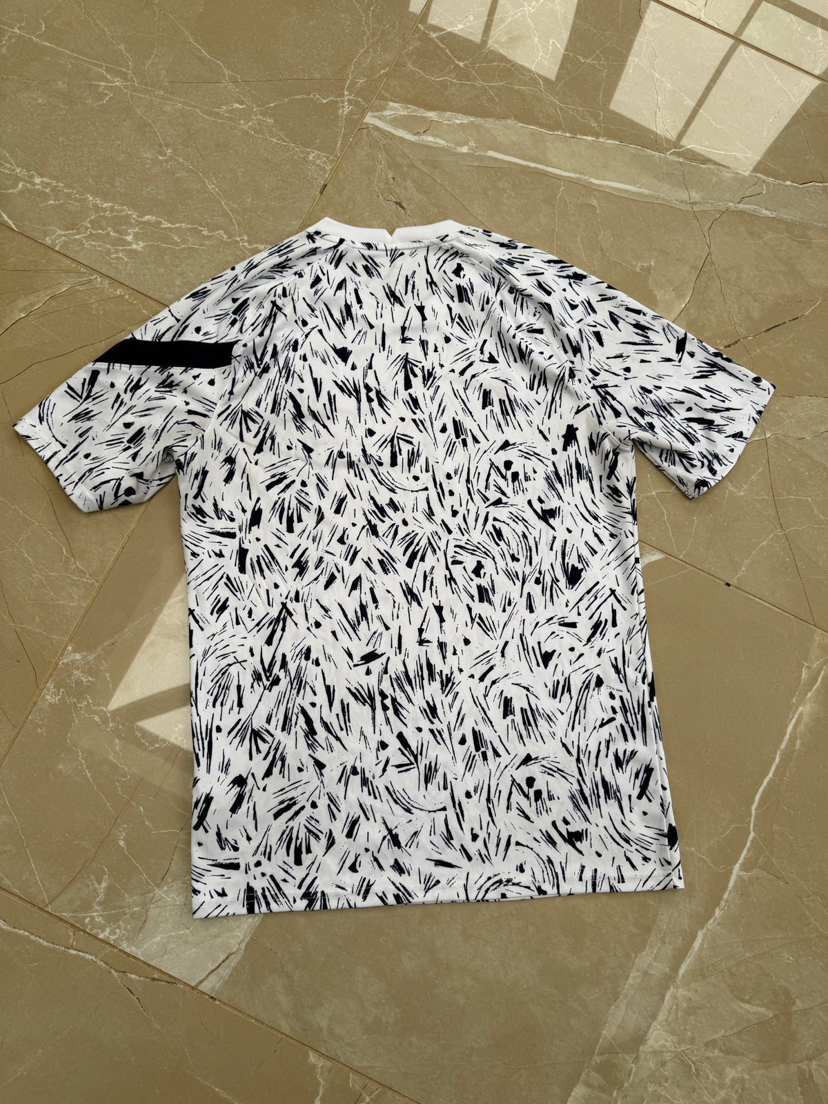 France 2020/21 Nike 'Pre Match' Training Shirt - M