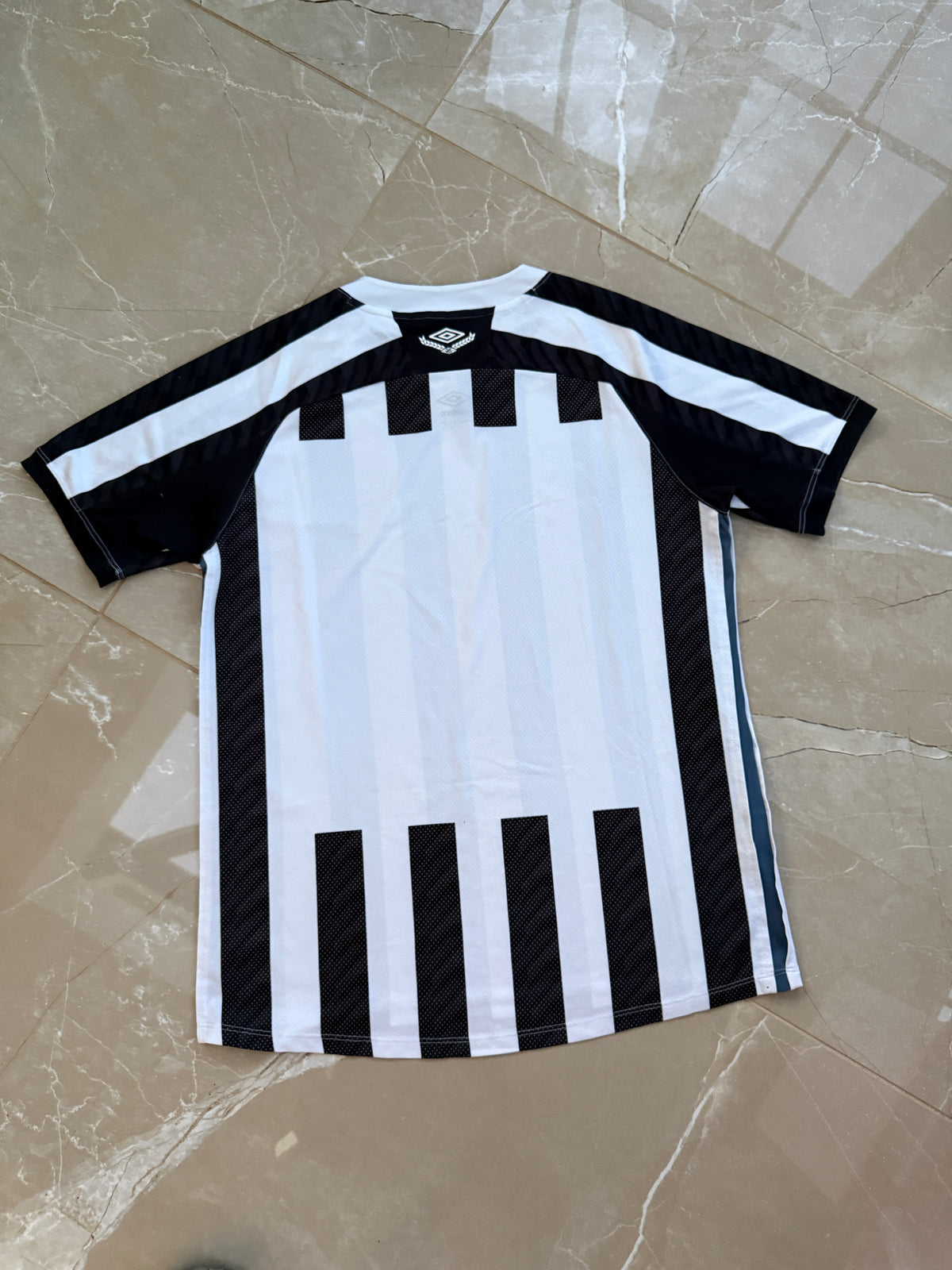 Santos 2020/21 Umbro Home Shirt - M