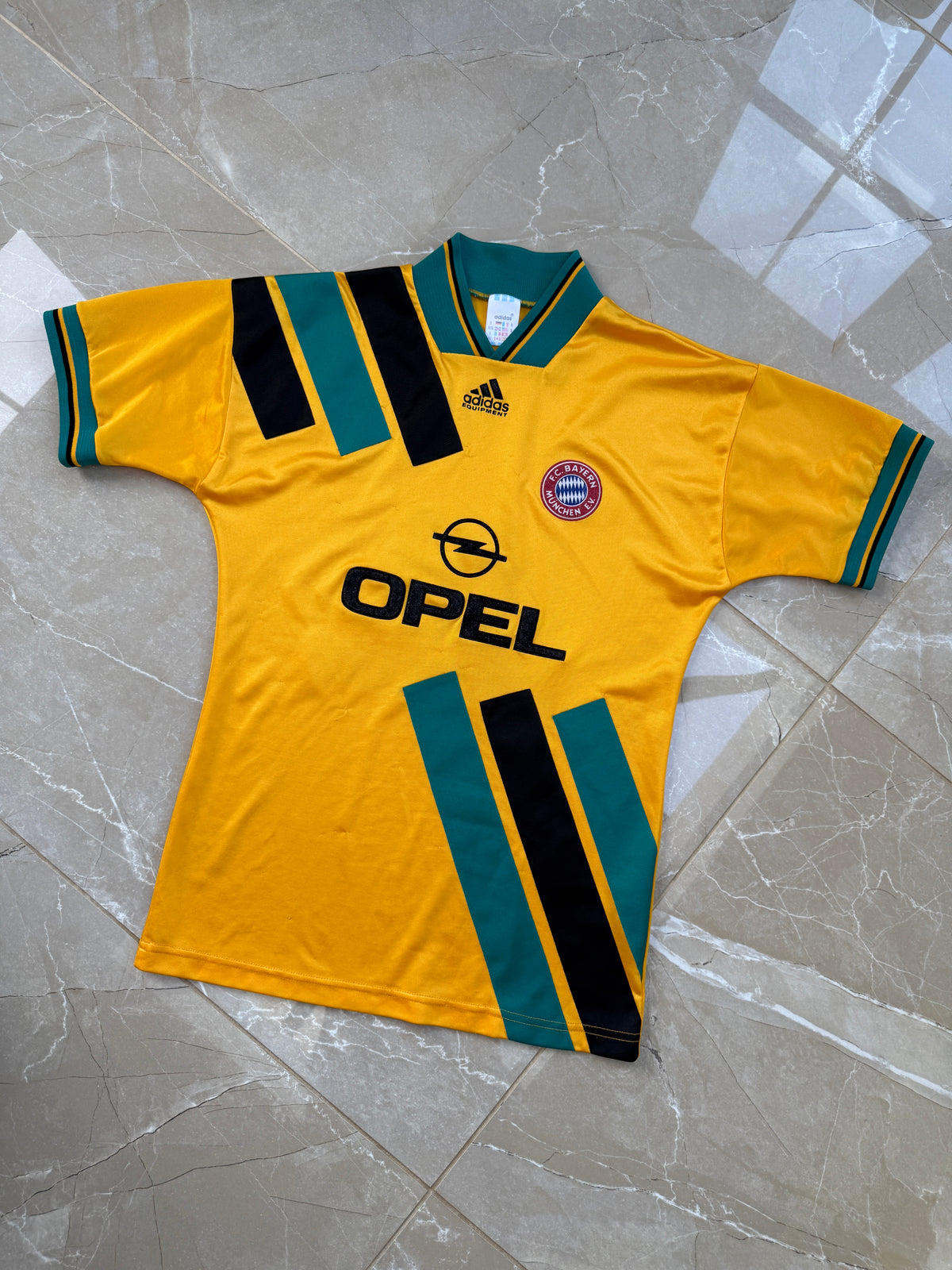 Bayern Munich 1993/95 Adidas Away Shirt - S (Klinsmann #18)