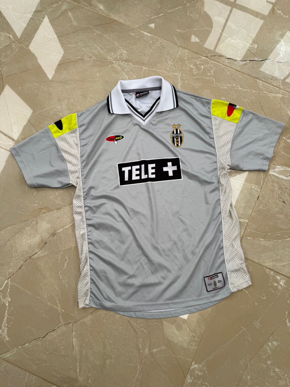 Juventus 2000/01 Lotto Third Shirt - XL