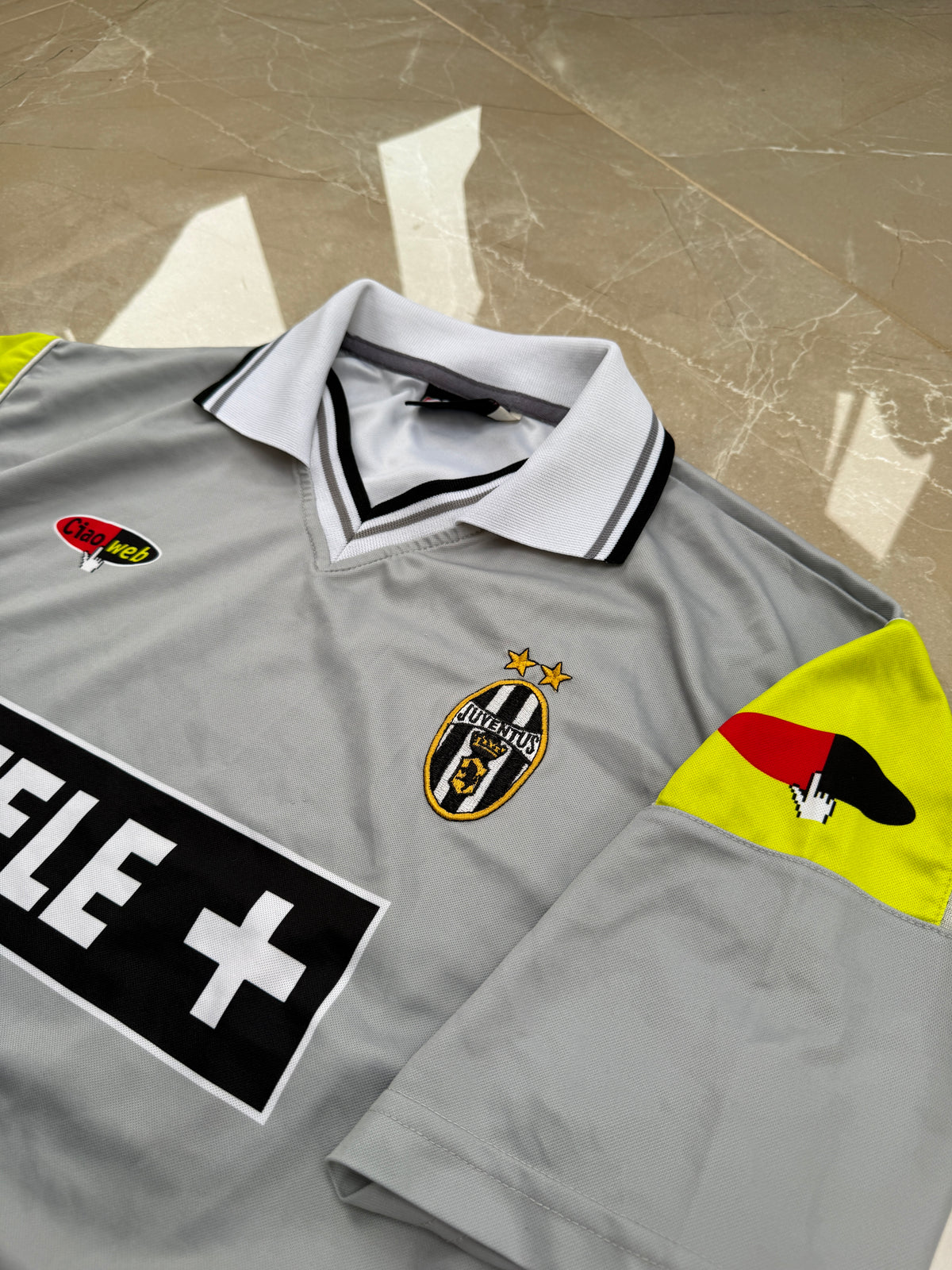 Juventus 2000/01 Lotto Third Shirt - XL