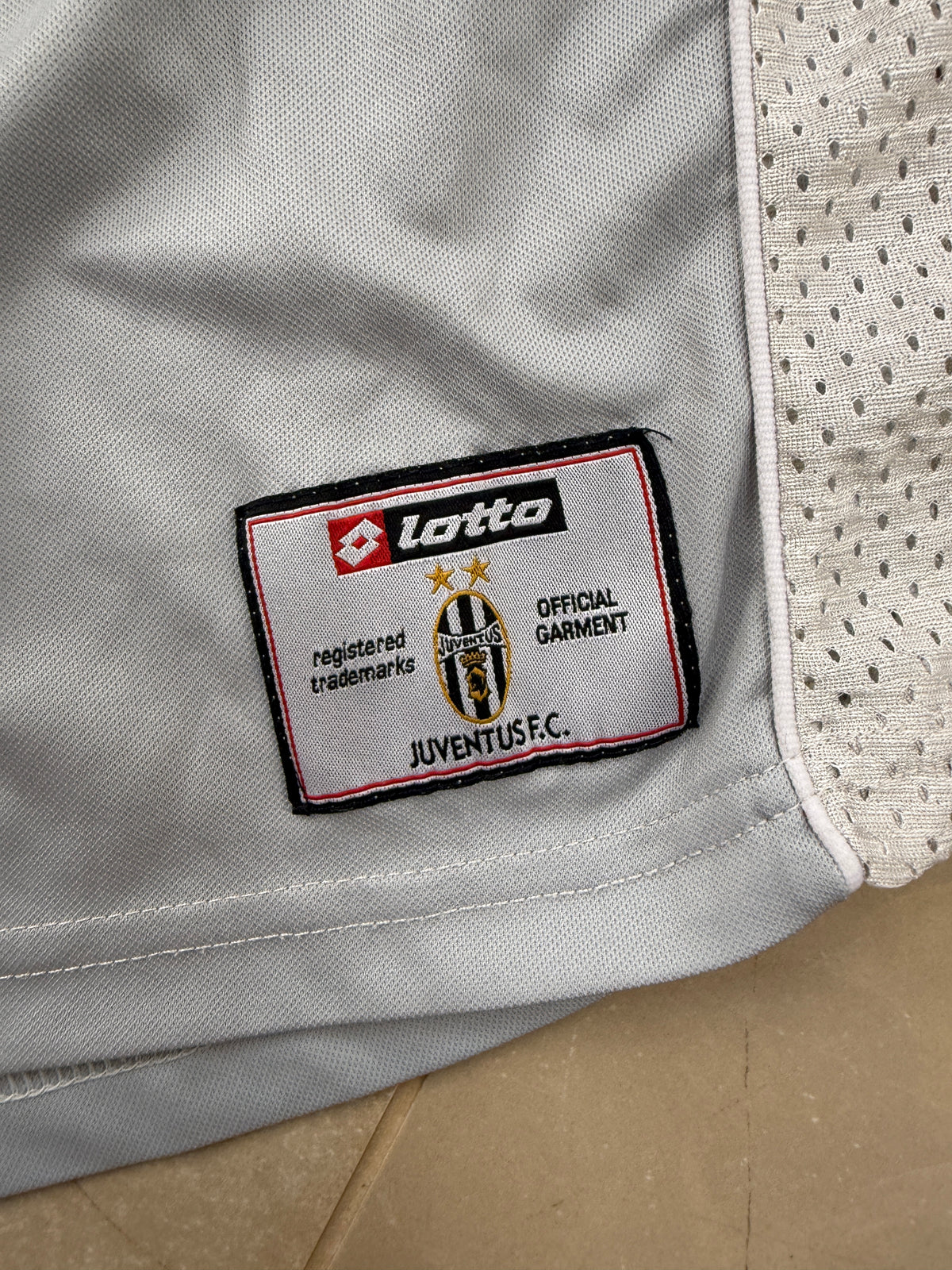 Juventus 2000/01 Lotto Third Shirt - XL